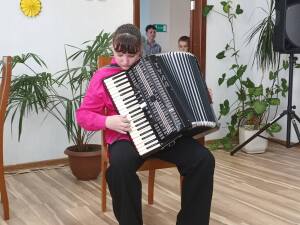 IMG-6f085df0a9344c5a257eb81679b8dbe4-V