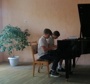 IMG-efcf69388566c5ba95b4670558cbf64e-V